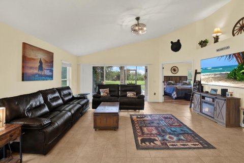 House in Palmetto, Florida 3 bedrooms, 155.24 sq.m. № 2350383 - photo 3