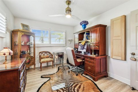 House in Saint Petersburg, Florida 3 bedrooms, 163.32 sq.m. № 1795874 - photo 30