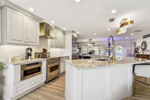 House in Saint Petersburg, Florida 3 bedrooms, 163.32 sq.m. № 1795874 - photo 11