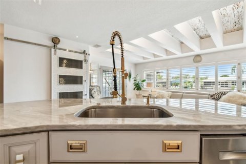 House in Saint Petersburg, Florida 3 bedrooms, 163.32 sq.m. № 1795874 - photo 9