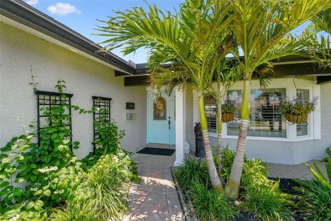 House in Saint Petersburg, Florida 3 bedrooms, 163.32 sq.m. № 1795874 - photo 5