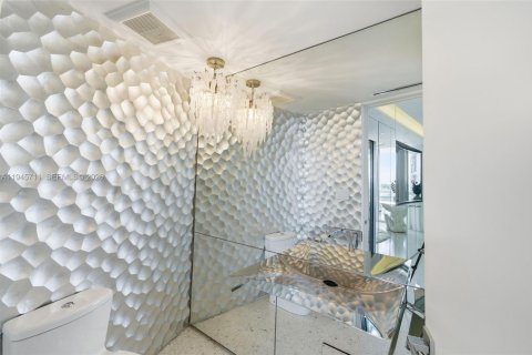 Condo in Miami Beach, Florida, 1 bedroom  № 2052826 - photo 13