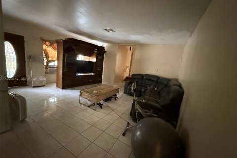 Купить виллу или дом в Майами, Флорида 4 спальни, 133.87м2, № 2034349 - фото 2