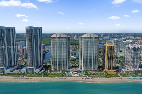 Condominio en Sunny Isles Beach, Florida, 3 dormitorios  № 2034687