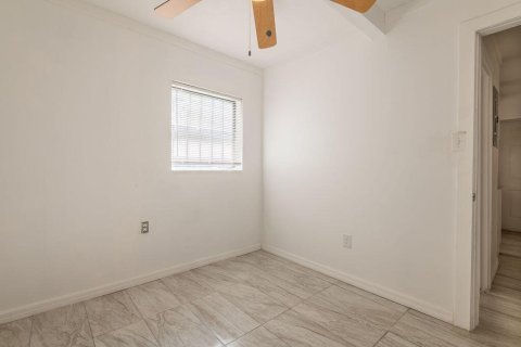 Villa ou maison à louer à St. Lucie, Floride: 2 chambres, 53.51 m2 № 2400839 - photo 12