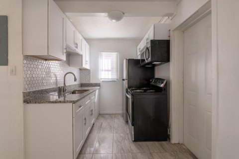 Villa ou maison à louer à St. Lucie, Floride: 2 chambres, 53.51 m2 № 2400839 - photo 3