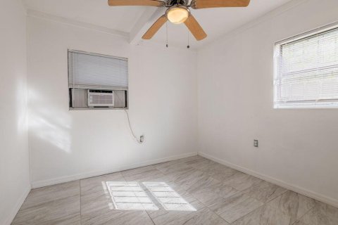 Villa ou maison à louer à St. Lucie, Floride: 2 chambres, 53.51 m2 № 2400839 - photo 15