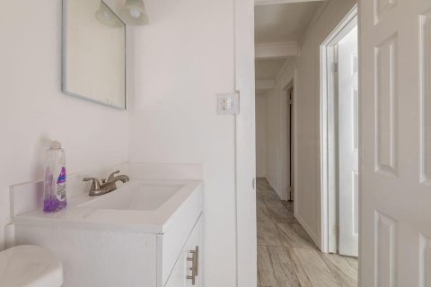Villa ou maison à louer à St. Lucie, Floride: 2 chambres, 53.51 m2 № 2400839 - photo 17