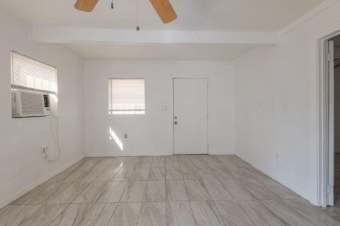 Villa ou maison à louer à St. Lucie, Floride: 2 chambres, 53.51 m2 № 2400839 - photo 14