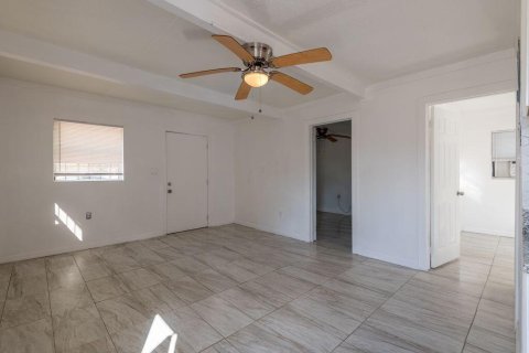 Villa ou maison à louer à St. Lucie, Floride: 2 chambres, 53.51 m2 № 2400839 - photo 7
