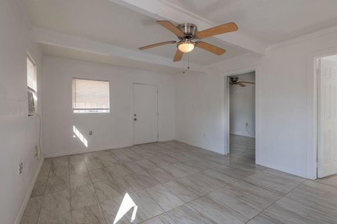 Villa ou maison à louer à St. Lucie, Floride: 2 chambres, 53.51 m2 № 2400839 - photo 8