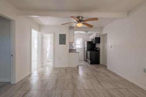 Villa ou maison à louer à St. Lucie, Floride: 2 chambres, 53.51 m2 № 2400839 - photo 6
