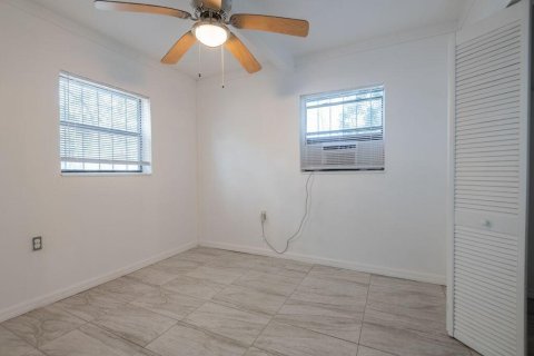 Villa ou maison à louer à St. Lucie, Floride: 2 chambres, 53.51 m2 № 2400839 - photo 11