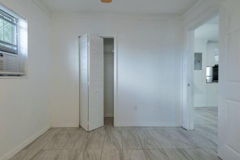 Villa ou maison à louer à St. Lucie, Floride: 2 chambres, 53.51 m2 № 2400839 - photo 10