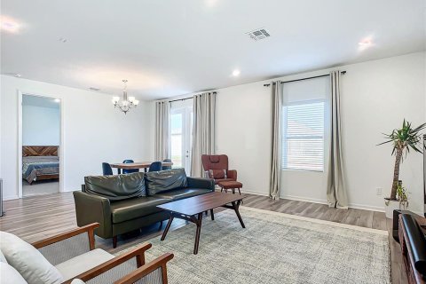 Casa en alquiler en Deltona, Florida, 4 dormitorios, 176.79 m2 № 2117250 - foto 11