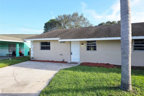House in Stuart, Florida 3 bedrooms, 99.68 sq.m. № 1971307 - photo 1