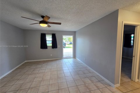 House in Stuart, Florida 3 bedrooms, 99.68 sq.m. № 1971307 - photo 7