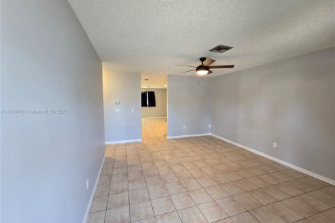 House in Stuart, Florida 3 bedrooms, 99.68 sq.m. № 1971307 - photo 2