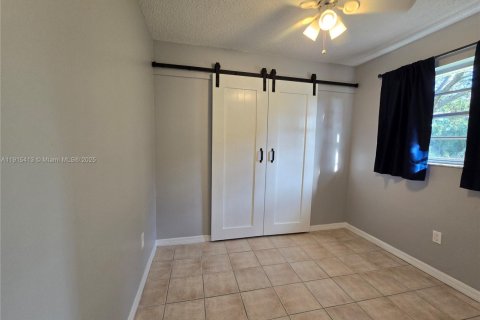 House in Stuart, Florida 3 bedrooms, 99.68 sq.m. № 1971307 - photo 12