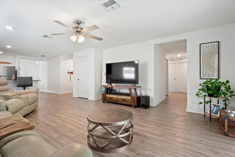 House in Deltona, Florida 4 bedrooms, 176.24 sq.m. № 1787337 - photo 24