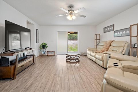 House in Deltona, Florida 4 bedrooms, 176.24 sq.m. № 1787337 - photo 20