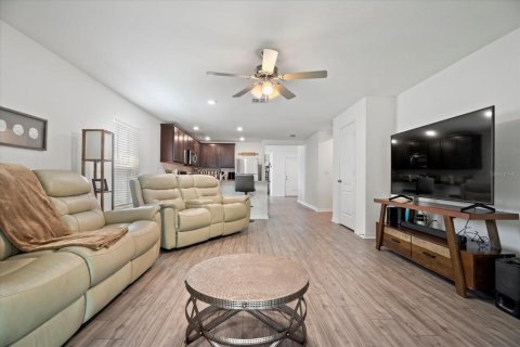 House in Deltona, Florida 4 bedrooms, 176.24 sq.m. № 1787337 - photo 23