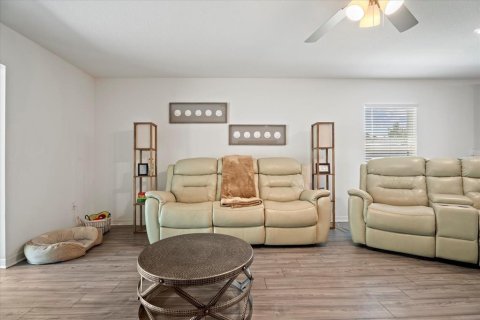 House in Deltona, Florida 4 bedrooms, 176.24 sq.m. № 1787337 - photo 22