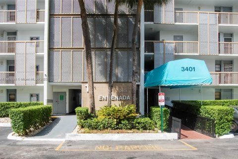 Condominio en venta en Aventura, Florida, 1 dormitorio, 68.84 m2 № 1979239 - foto 1