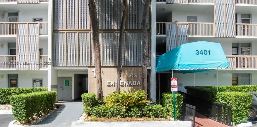 Condominio en Aventura, Florida, 1 dormitorio № 1979239