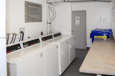 Condominio en venta en Aventura, Florida, 1 dormitorio, 68.84 m2 № 1979239 - foto 9