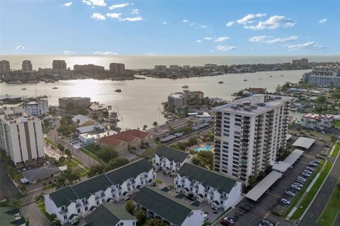 Townhouse in Clearwater, Florida 3 bedrooms, 157.93 sq.m. № 2216246 - photo 4