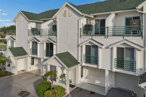 Townhouse in Clearwater, Florida 3 bedrooms, 157.93 sq.m. № 2216246 - photo 2
