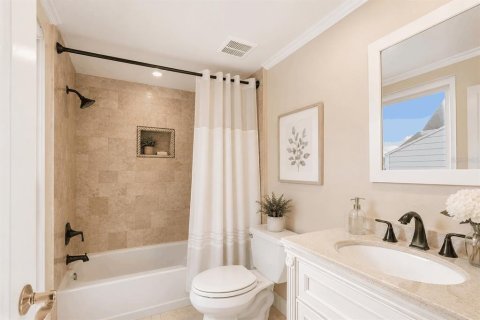 Townhouse in Clearwater, Florida 3 bedrooms, 157.93 sq.m. № 2216246 - photo 17