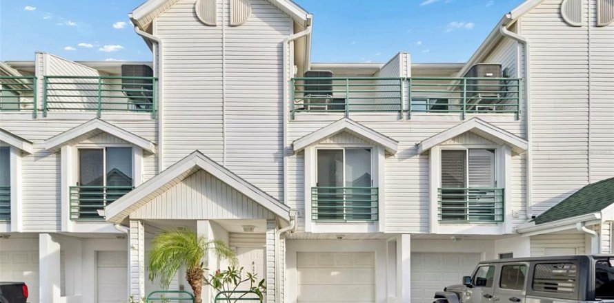 Townhouse in Clearwater, Florida 3 bedrooms, 157.93 sq.m. № 2216246