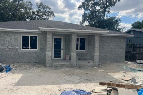 House in Miami Gardens, Florida 4 bedrooms № 1971506 - photo 6