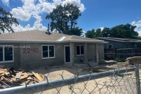 House in Miami Gardens, Florida 4 bedrooms № 1971506 - photo 3