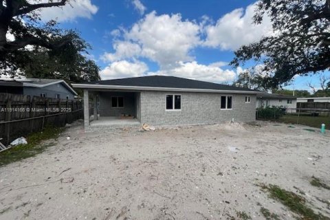 House in Miami Gardens, Florida 4 bedrooms № 1971506 - photo 10