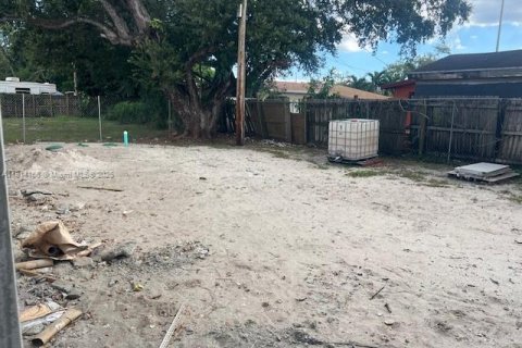 House in Miami Gardens, Florida 4 bedrooms № 1971506 - photo 12