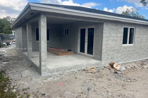 House in Miami Gardens, Florida 4 bedrooms № 1971506 - photo 11