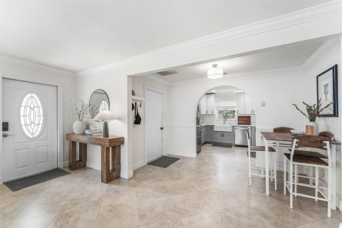 House in Delray Beach, Florida 4 bedrooms, 141.03 sq.m. № 2394799 - photo 8