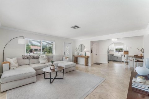 House in Delray Beach, Florida 4 bedrooms, 141.03 sq.m. № 2394799 - photo 6