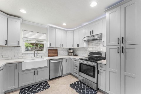 House in Delray Beach, Florida 4 bedrooms, 141.03 sq.m. № 2394799 - photo 9