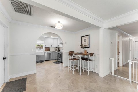House in Delray Beach, Florida 4 bedrooms, 141.03 sq.m. № 2394799 - photo 7