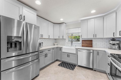 House in Delray Beach, Florida 4 bedrooms, 141.03 sq.m. № 2394799 - photo 10