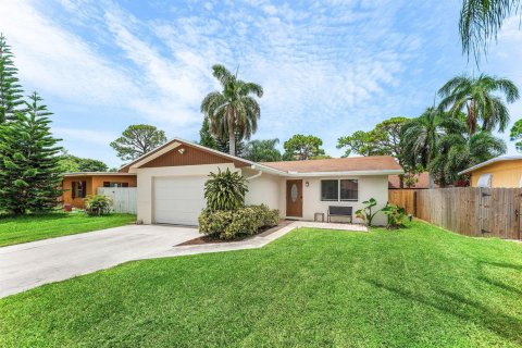 House in Delray Beach, Florida 4 bedrooms, 141.03 sq.m. № 2394799