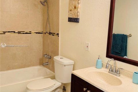 Condo in Sunrise, Florida, 1 bedroom  № 1872716 - photo 7
