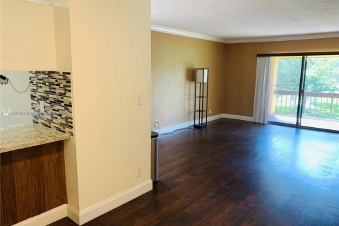 Condo in Sunrise, Florida, 1 bedroom  № 1872716 - photo 2