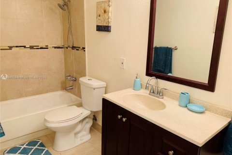 Condo in Sunrise, Florida, 1 bedroom  № 1872716 - photo 6