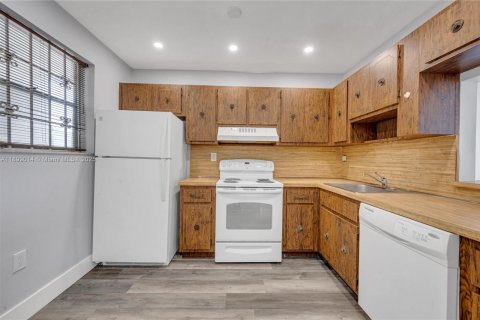 Condo in North Miami Beach, Florida, 1 bedroom  № 1952592 - photo 19