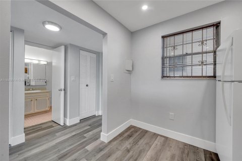 Condo in North Miami Beach, Florida, 1 bedroom  № 1952592 - photo 21